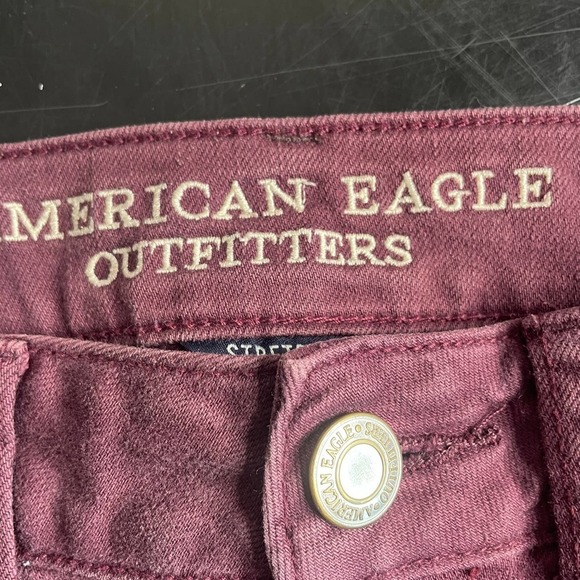 American Eagle Maroon Red Distressed Shortie Short Bootie Denim Jean Shorts Sz 6 - Picture 6 of 9